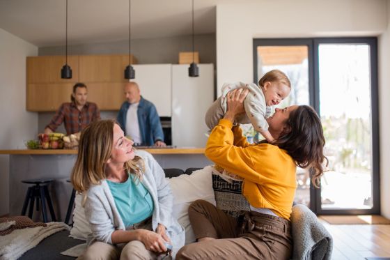 Famille  en plein moment sympa dans un logement eligeo habitat