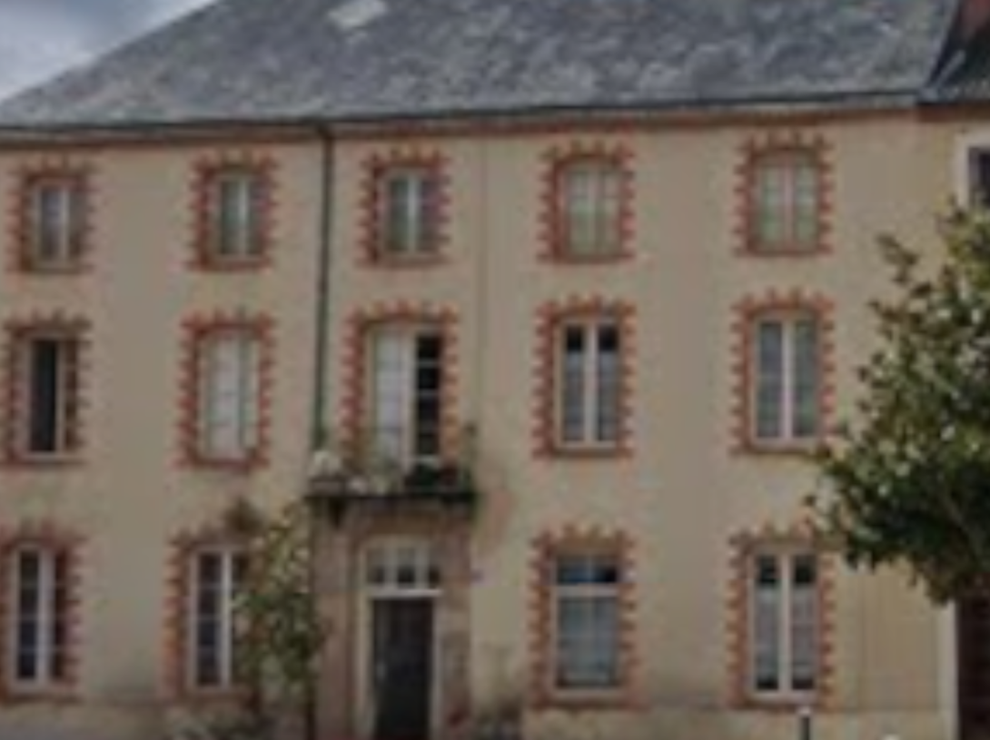 49_Beaupreau_en_mauges_Place du Marche.png