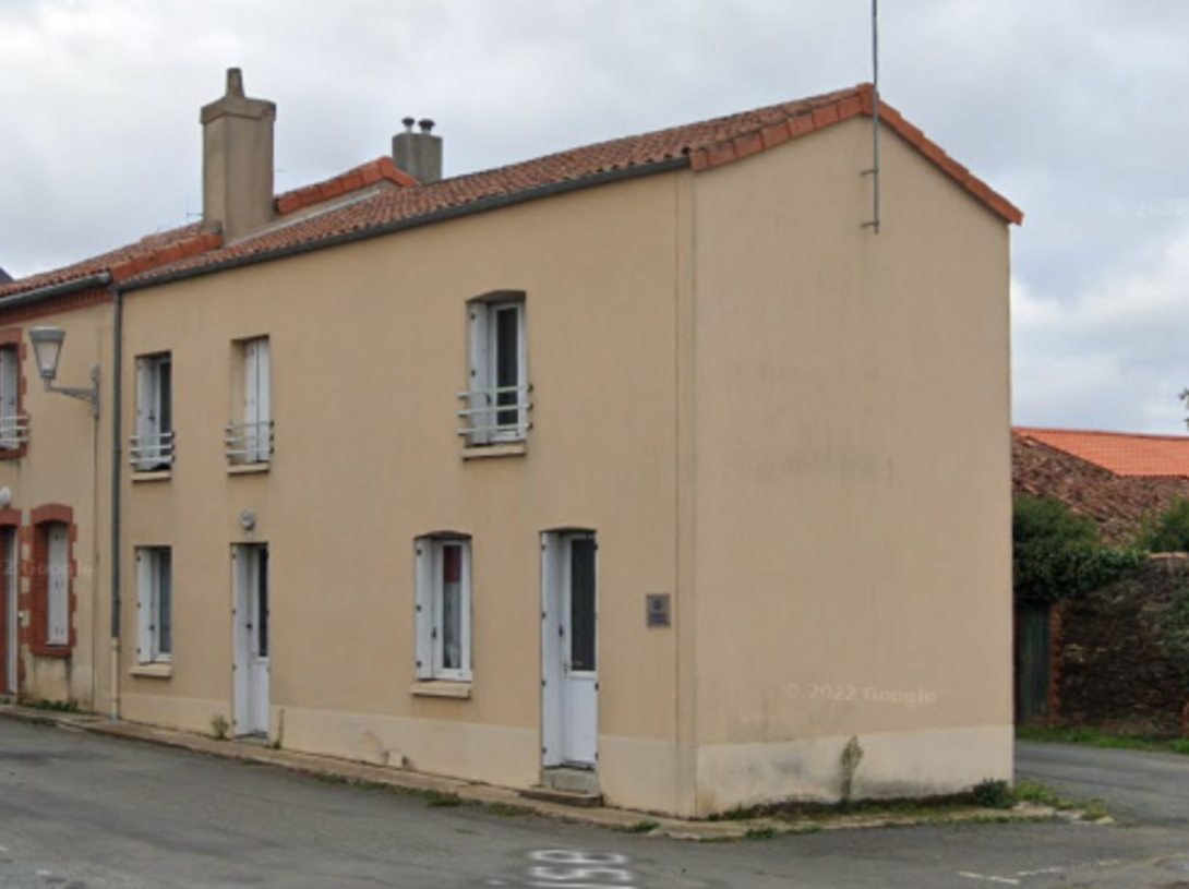 49_Beaupreau en auges_Place de l'église.png