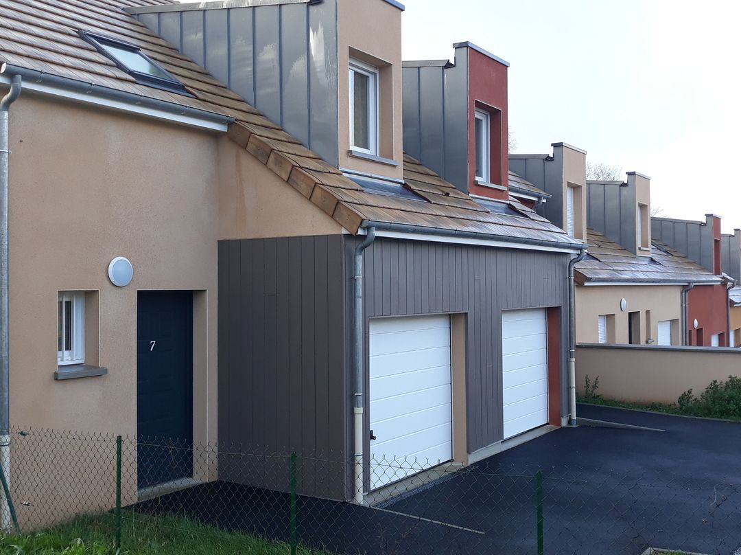 72_La Guierche_Rue des Chenes.jpg